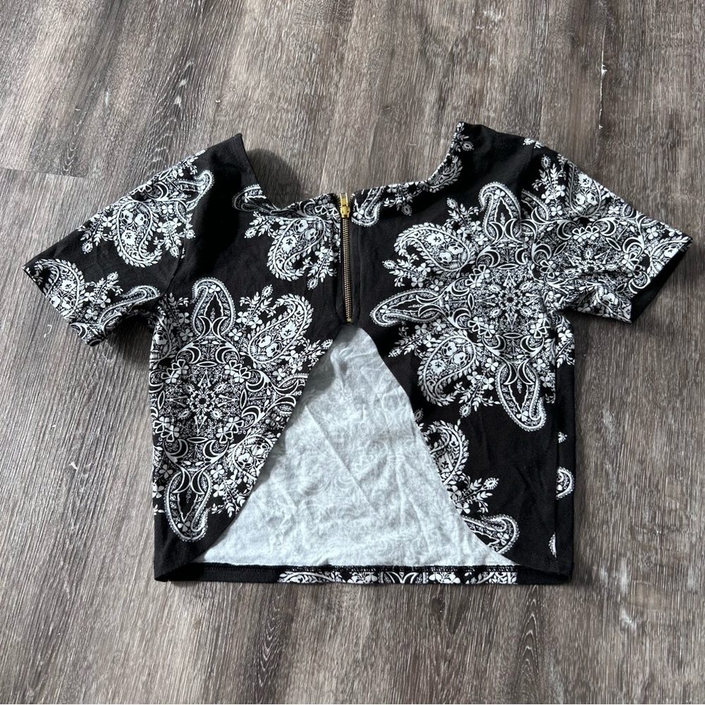 Size small backless Crop Tops - Picture 5 of 5